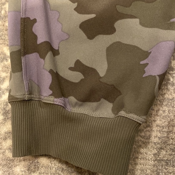 LULULEMON JOGGERS CAMOUFLAGE IN LAVENDER & 3 COLORS OF GREEN - Picture 5 of 12